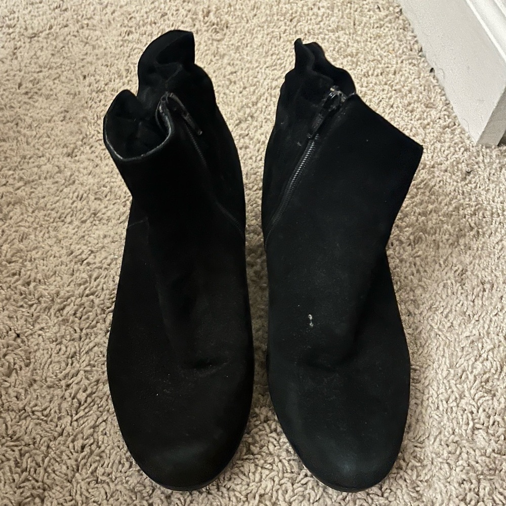 Black Suede Munro Ankle Boots 8.5 Wide Width